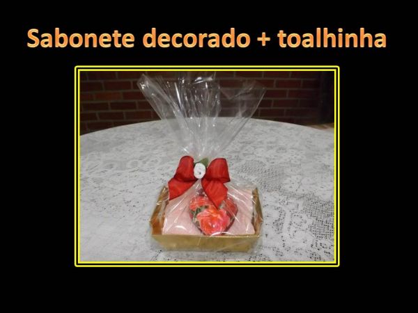 Kit sabonete decorado + toalha de mão